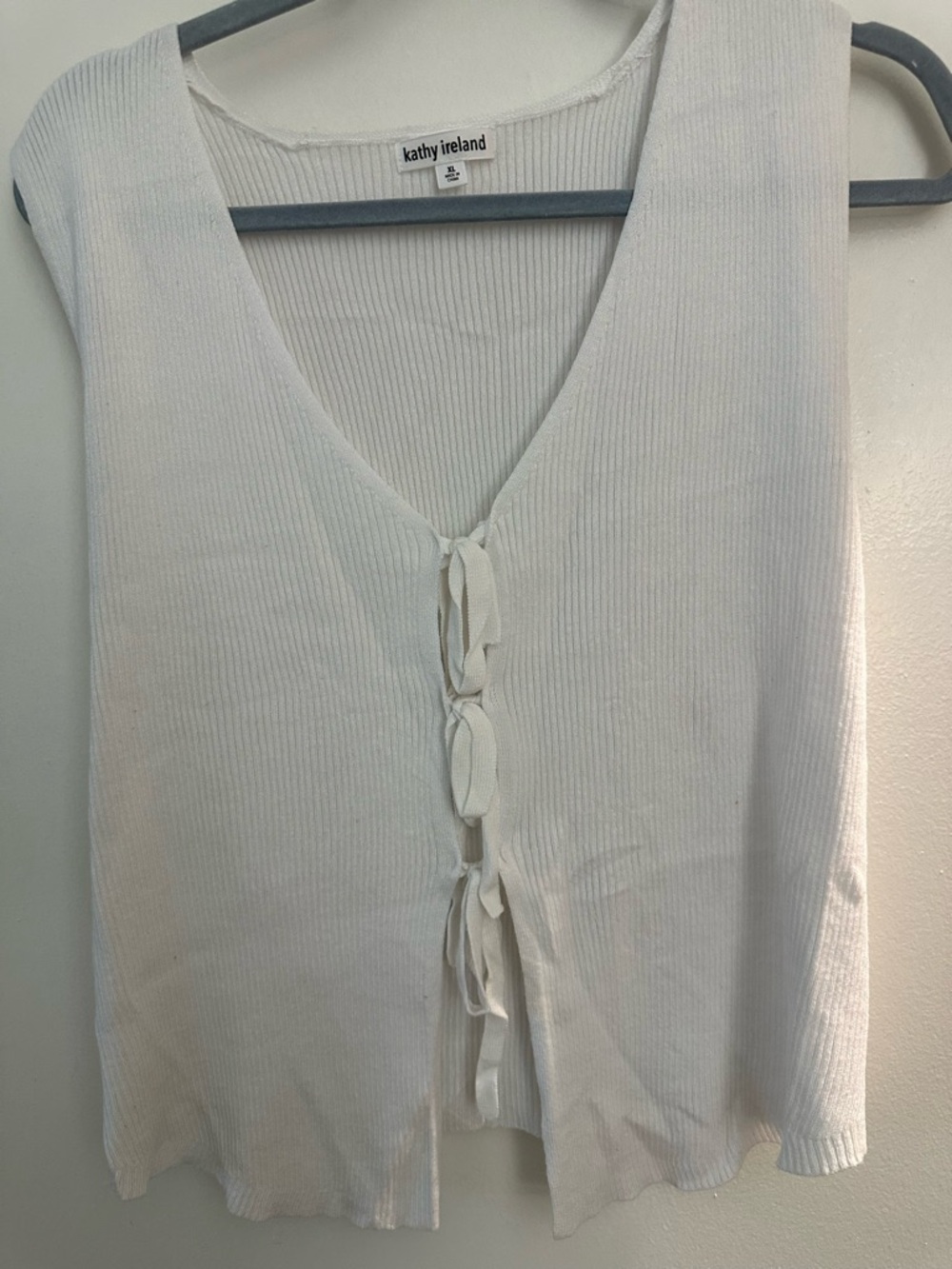kathy ireland Cream Ribbed Tie-Front Sleeveless Tank